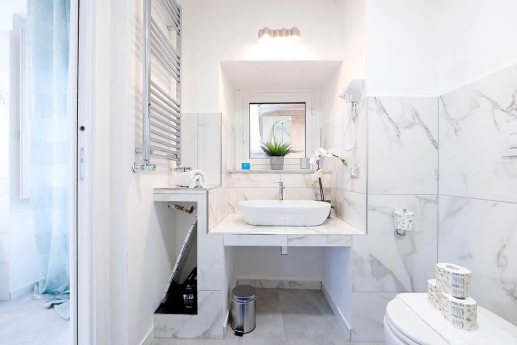 White Panoramic Jacuzzi Suite Trastevere - Top Collection Rome Buitenkant foto
